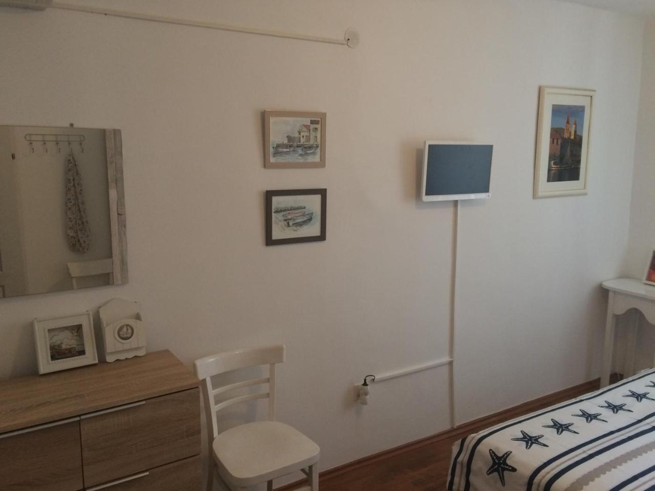 Apartmán Family House In The Old Center Cres Exteriér fotografie